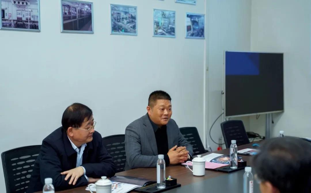 蘇州市人大常委會副主任沈國芳一行走訪調(diào)研蘇州冠科工業(yè)設備有限公司